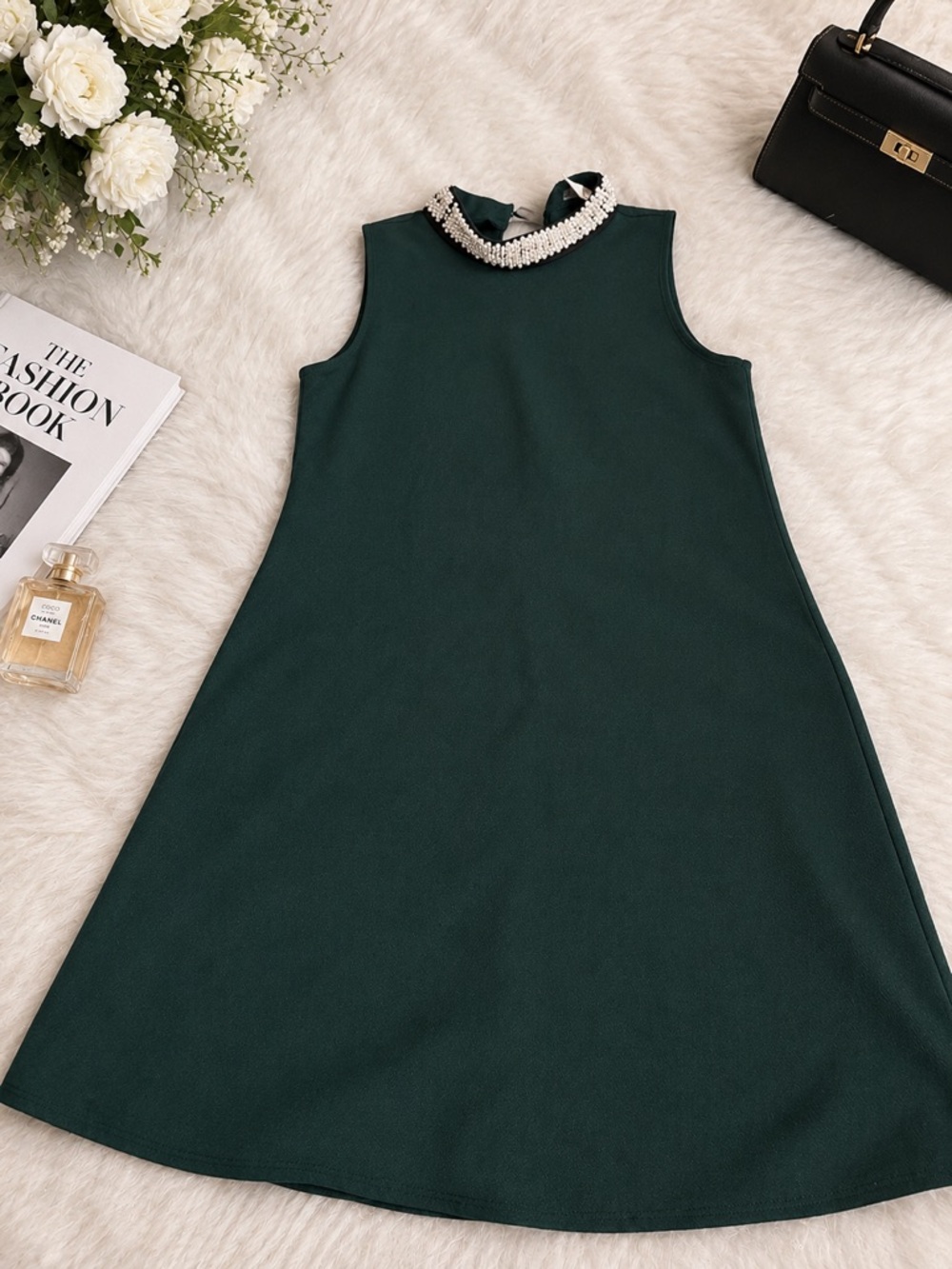Sleeveless Dark Green Dress with Pearl Collar